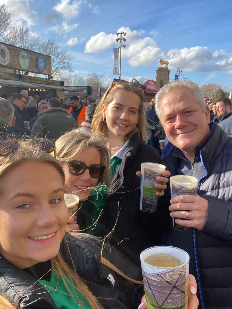 ColwellJulie's tweet photo. @IrishRugby @GuinnessIreland @AVIVAStadium @SixNationsRugby Want to bring my girls! @lucycolwell2 @anna_colwell2 https://t.co/oyJlVcTNov
