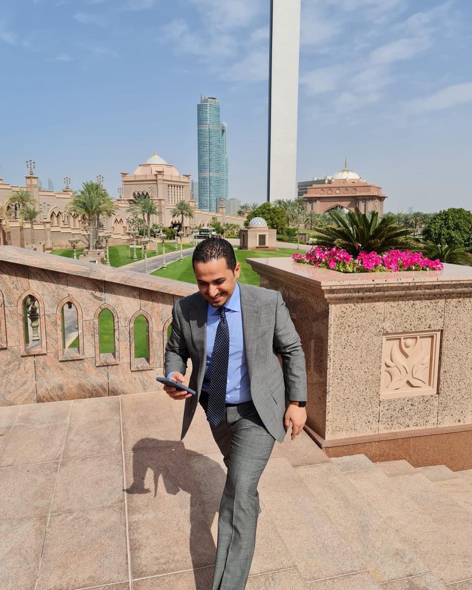 FarrajA's tweet photo. إنه الرضا الذي يجعل الصعب سهلاً يجعل المرفوض مقبولاً يجعل القبيح جميلاً , إنه الرضا الذي يقلل من تأثير العجز ويملأ نفوسنا بروح الكفاح والسعي .. إنه الرضا الذي يملأ النفس سروراً فيجعل للألم مذاقاً مقبولاً. https://t.co/N2mcE4T2bs