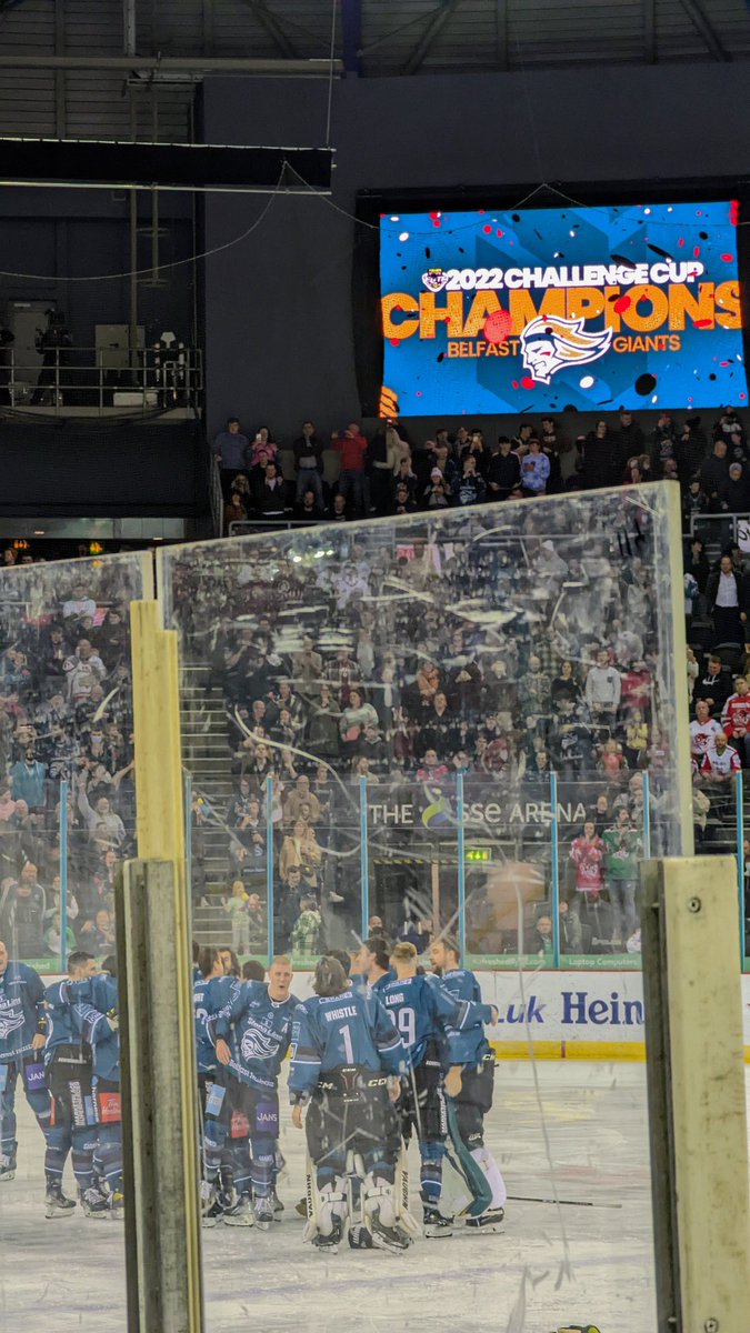 hxoxcx's tweet photo. Oh, what a night 💚🏆 https://t.co/QrGP9DXo0R