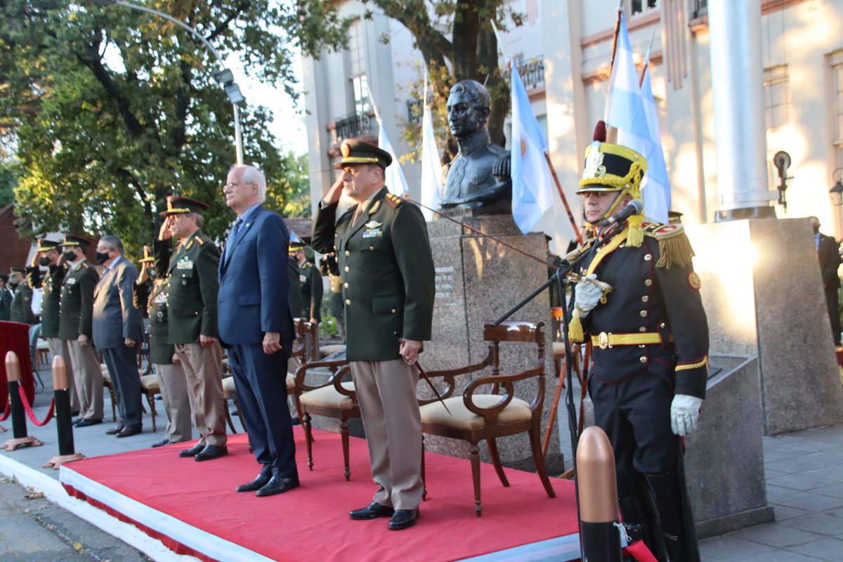 Acto central por el 210 aniversario de la creación del Regimiento de <a href="/Granaderosarg/">Granaderos a Caballo</a> 🇦🇷🐴
