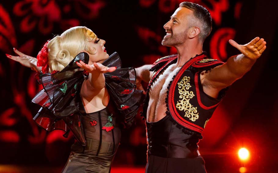 qnews_media's tweet image. Courtney Act dominates on Dancing With The Stars again qnews.com.au/courtney-act-d… #DWTS #dancingwiththestars #CourtneyAct @DancingAU @CourtneyAct