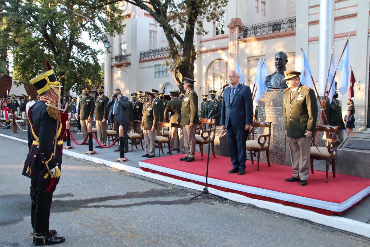 Acto central por el 210 aniversario de la creación del Regimiento de <a href="/Granaderosarg/">Granaderos a Caballo</a> 🇦🇷🐴