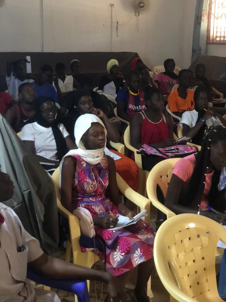 CicaForumCivil's tweet photo. FORUM CIVIL/@OSIWA1 OSIWA
Formation des membres du Club d'Intégrité et à la Citoyenneté Active (CICA) du CEM 1 VALDIODIO NDIAYE de KAOLACK sur le théme:Bonne Gouvernance et lutte contre la corruption. 
KAOLACK, 16 mars 2022 https://t.co/Uy1PrC3cxo