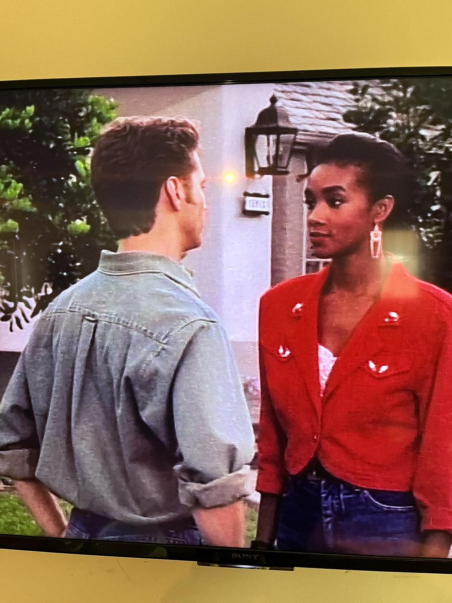 koysummers's tweet photo. I Was watching 👀90210 this morning on Pluto Tv which guest starred @MsVivicaFox she is such a Veteran Actress🎭 she always secured the bag Okurrrrrrrrrr Yassssssssss Queen👑✨😂❤️💪🏾 https://t.co/dlcqYNpH45
