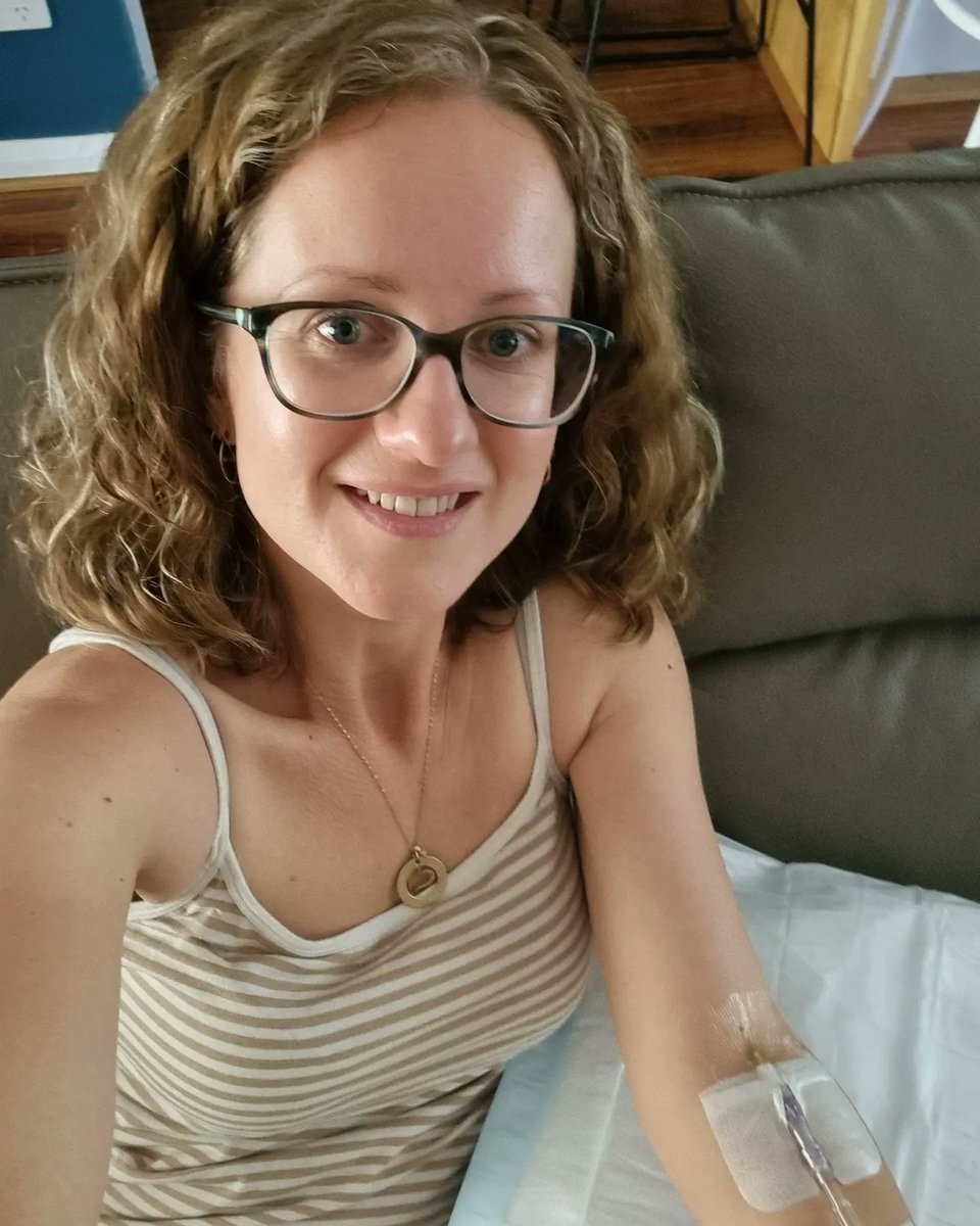 YasmineProbst's tweet photo. When life tells you that you can't work for the day because typing with one hand is near impossible. #friendonwheels #infusiontime #ocrevus #timeout #forcedbreak https://t.co/jo2mcJTDrJ