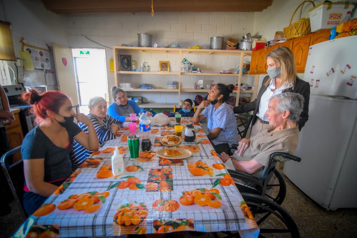 normaltrevino's tweet photo. Junto al Obispo Monseñor Gerardo Garza Treviño y nuestra amiga Finita Chavarría, visitamos el asilo de ancianos de #PiedrasNegras “San Vicente”.
Siempre es un gusto escuchar a nuestros adultos mayores, conocer y atender sus necesidades. https://t.co/jkJXaG9lrl