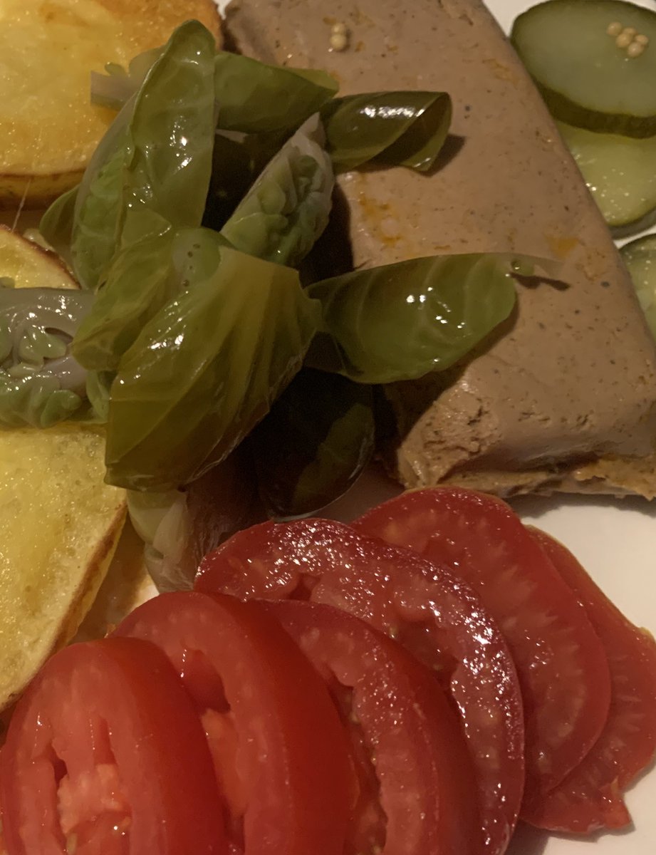 NicoMaiztegui's tweet photo. Leberwurst de pato de @Salvajeba
Provola doradita de @qsosdelmercader
Sal con merken de @SeptimoBecu
Pepinos y repollitos de bruselas agridulces
Tomate fresco https://t.co/IvOkxPxJno