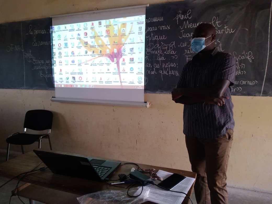 CicaForumCivil's tweet photo. FORUM CIVIL/OSIWA
Formation des membres du Club d'Intégrité et à la Citoyenneté Active (CICA) du Lycée mixte de Mlomp (OUSSOUYE) sur le théme:Gouvernance et lutte contre la corruption. 
OUSSOUYE, 16 mars 2022 https://t.co/SD01a3guM4