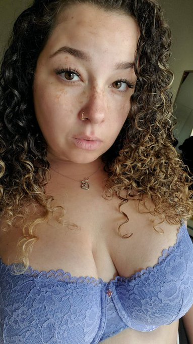 Just a reminder that I&rsquo;m pretty as fuck 😇 https://t.co/CF9VsnGqTQ