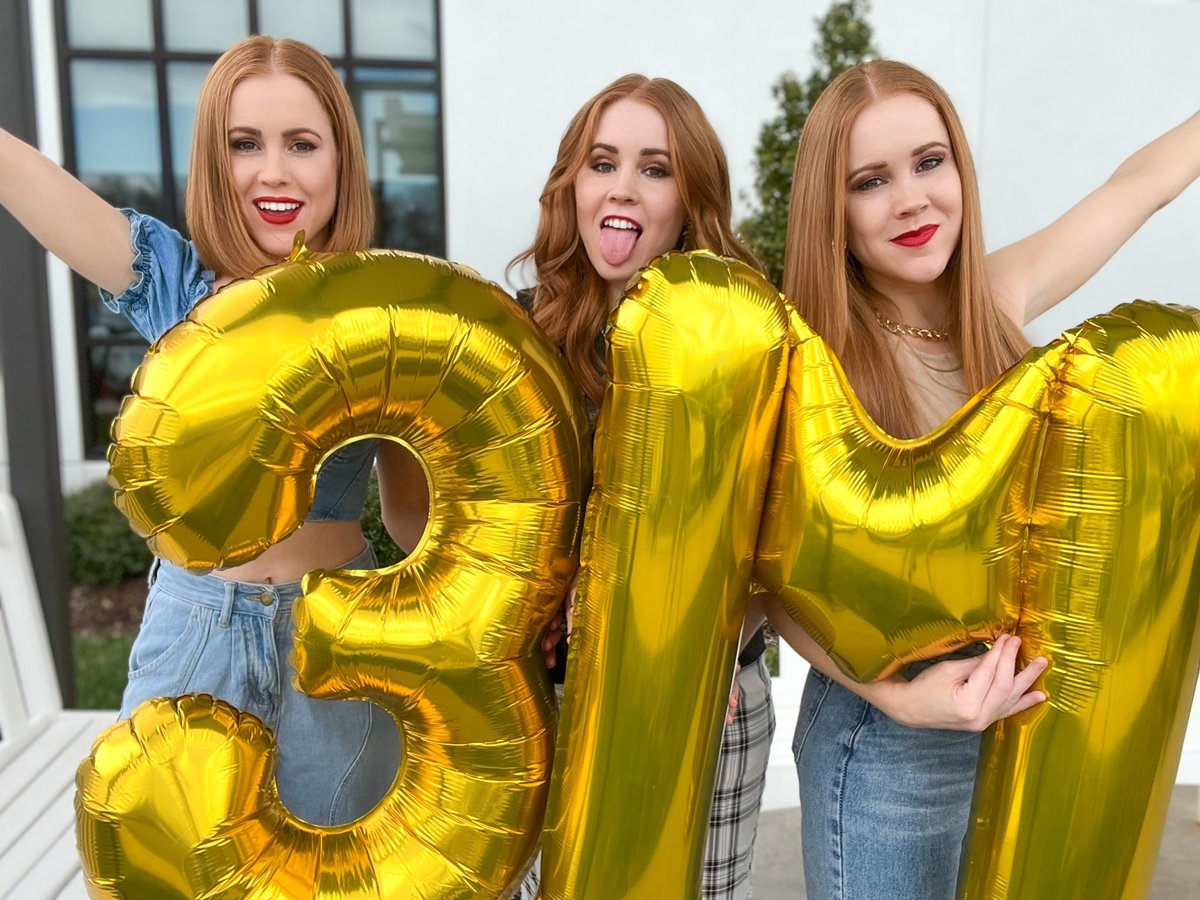 TaylorRed_Music's tweet photo. 3 MILLION YOUTUBE SUBSCRIBERS!! Wut!!! Y’all are incredible!! Blowing us away!! Thanks for watching our videos!! So thankful!! 💕💕💕#TRARMY https://t.co/3Zfxh4gfgL