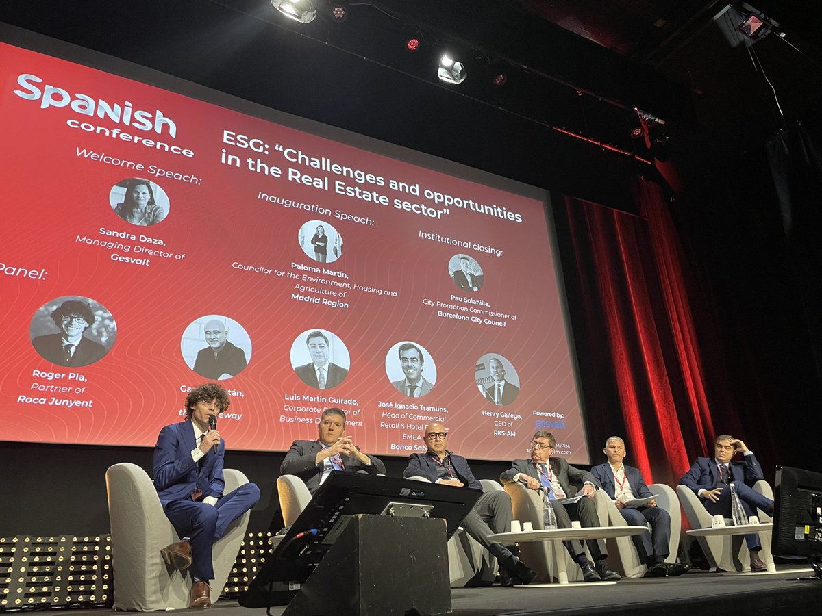 sandradaza_ds's tweet photo. Un año más hemos organizado la #SpanishConference en @MIPIMWorld contando con el apoyo institucional de @paloma_martinm de @ComunidadMadrid y @PauSolanilla de AytoBarcelona ¡Gracias! Y gran mesa de debate a continuación @Roca_Junyent @theleisureway @BancSabadell #RKS y @Gesvalt https://t.co/ZPivOWZHi7