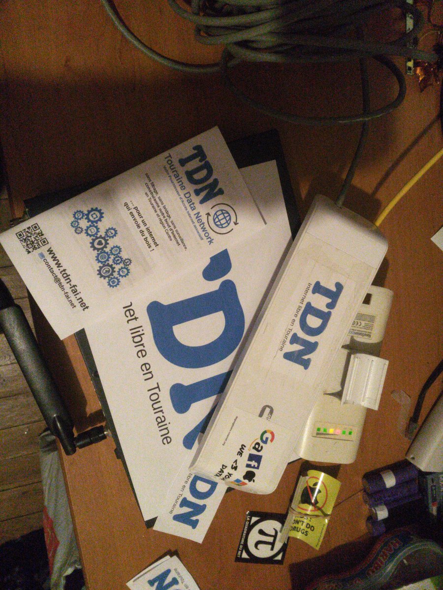 Et voilà, un joli pont WiFi prêt à être branché pour <a href="/repaircafetours/">Association Repair Café Tours</a> ce samedi à Hommes ! 📶 

En espérant que ça vous aidera à réparer ces merveilleux objets et aussi à regarder des vidéos de chatons🐈🥰

x.com/repaircafetour…