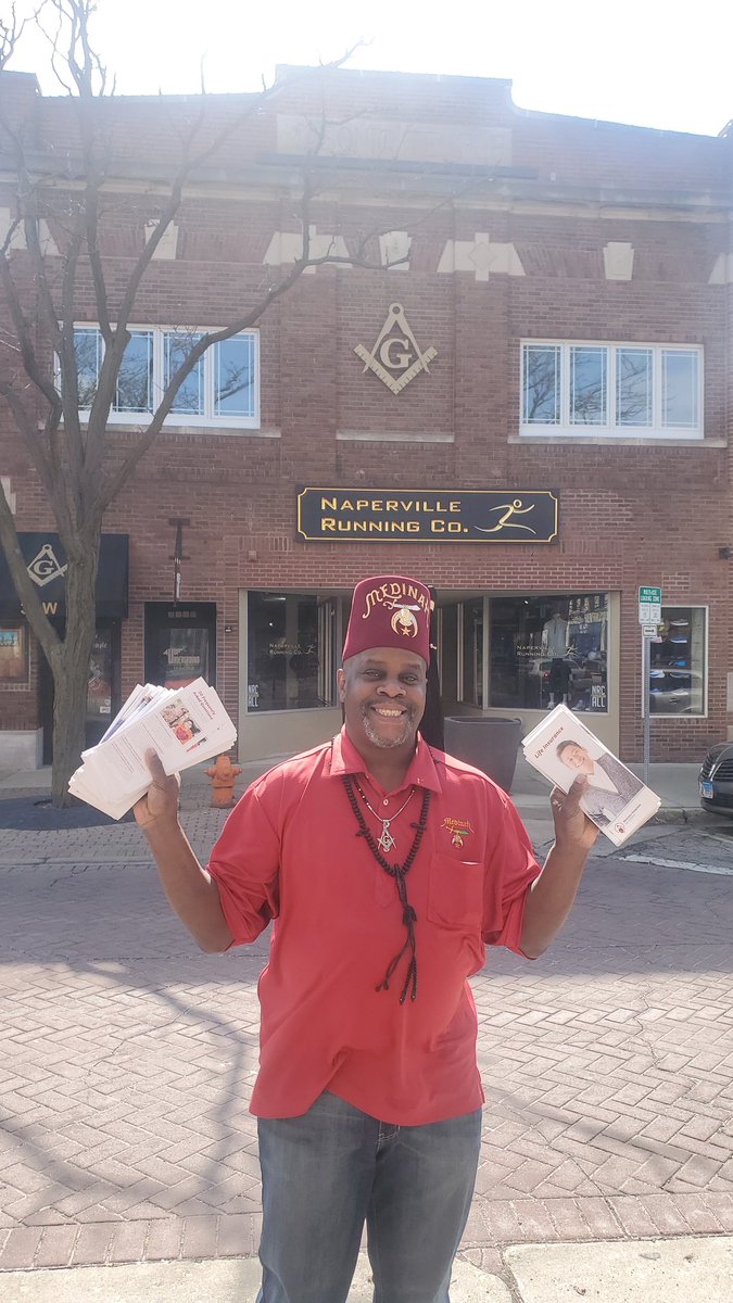 BeyBramlett's tweet photo. Hello To All Nobles I'm Downtown Naperville Sharing information about Burn Awarness and The Shriners Today is a Wonderful Day to be out and about educating the community about what we do as Shriners https://t.co/wYnjzT51uJ
