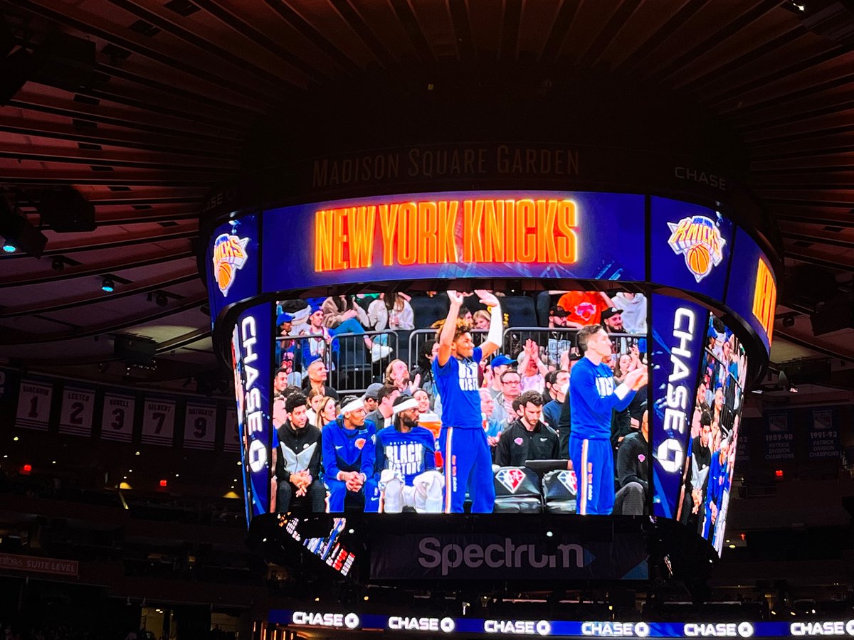 Emmanem_00's tweet photo. Sports!

#NYKMSG https://t.co/wz2WZp8rL7