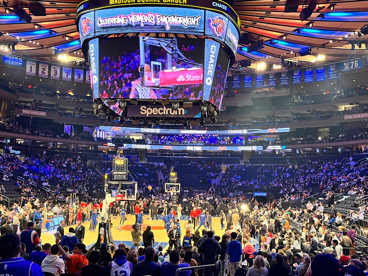Emmanem_00's tweet photo. Sports!

#NYKMSG https://t.co/wz2WZp8rL7