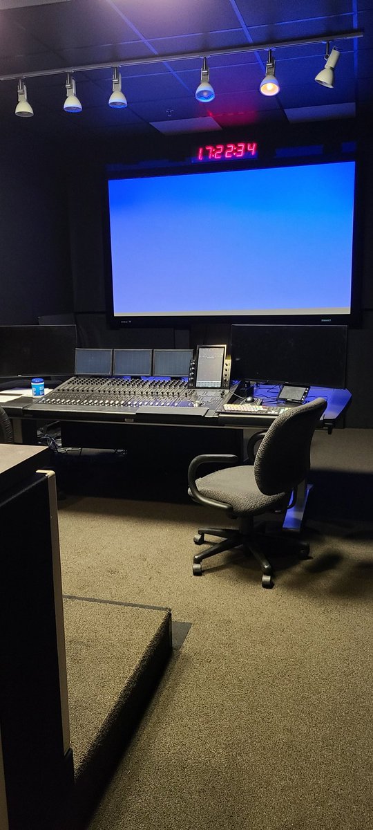 MsHandTeacher's tweet photo. We had a tremendous visit at @ChapmanU where we got a tour not just of main campus, but also of Dodge College of Film Studies, one of the nation's top five film schools. #LAWint22 @Dawson_School https://t.co/XPamuHLx7c