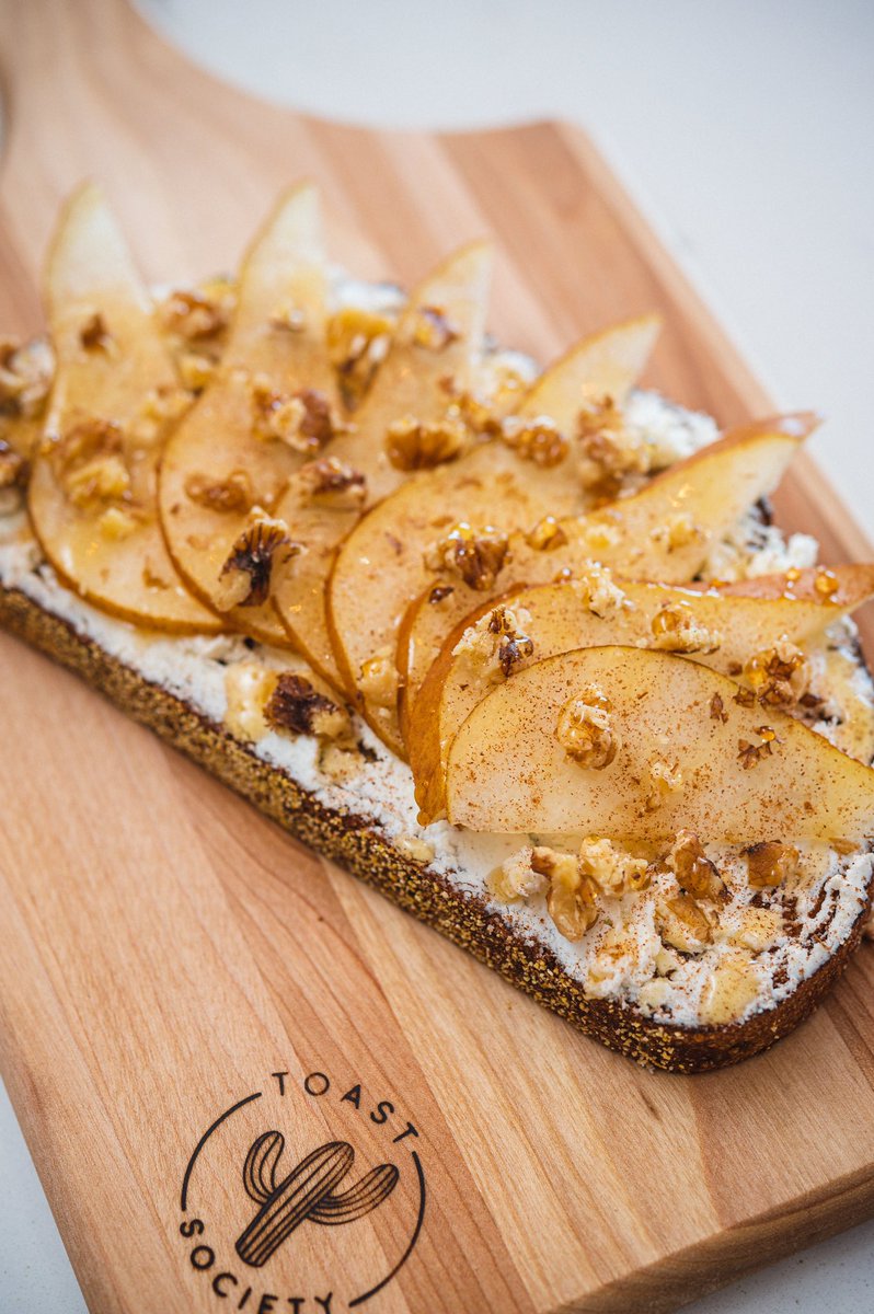 ✨ The Perfect Pear 🍐: creamy goat cheese, sliced pears, crumbled walnuts, dusted with cinnamon and drizzled with raw organic honey 🍯 The perfect combination of savory and sweet 🤤 Who needs this?!