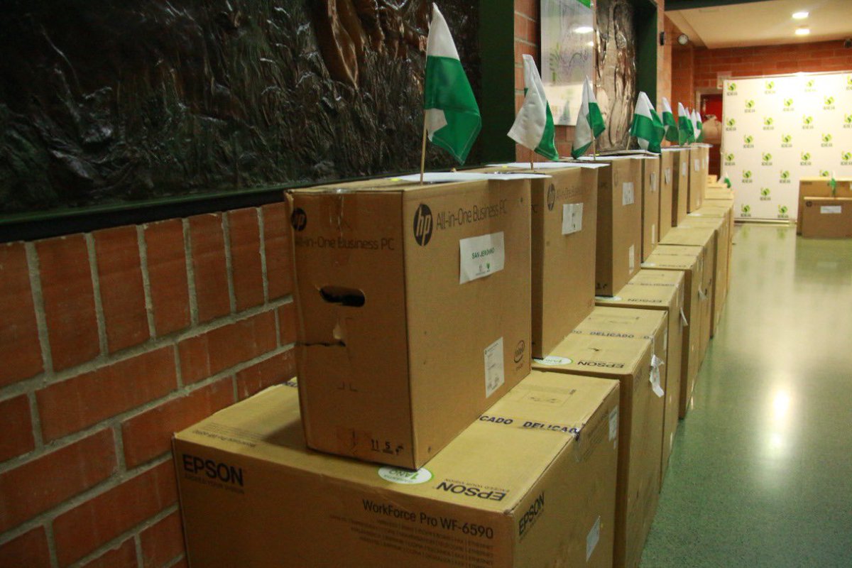 ¡#UNIDOS hacemos realidad el desarrollo tecnológico de los organismos de #justicia de #Antioquia!
Continuamos trabajando por la #seguridad ciudadana, la convivencia y el acceso a la justicia generando territorios más seguros para los antioqueños.