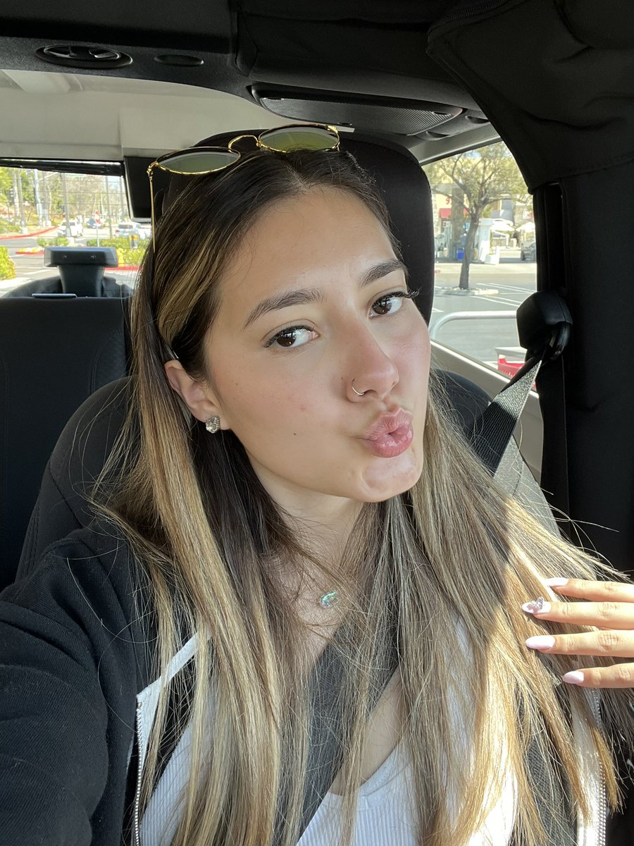 jisellerivas4's tweet photo. been a minute <3 https://t.co/qgln1FFpCL