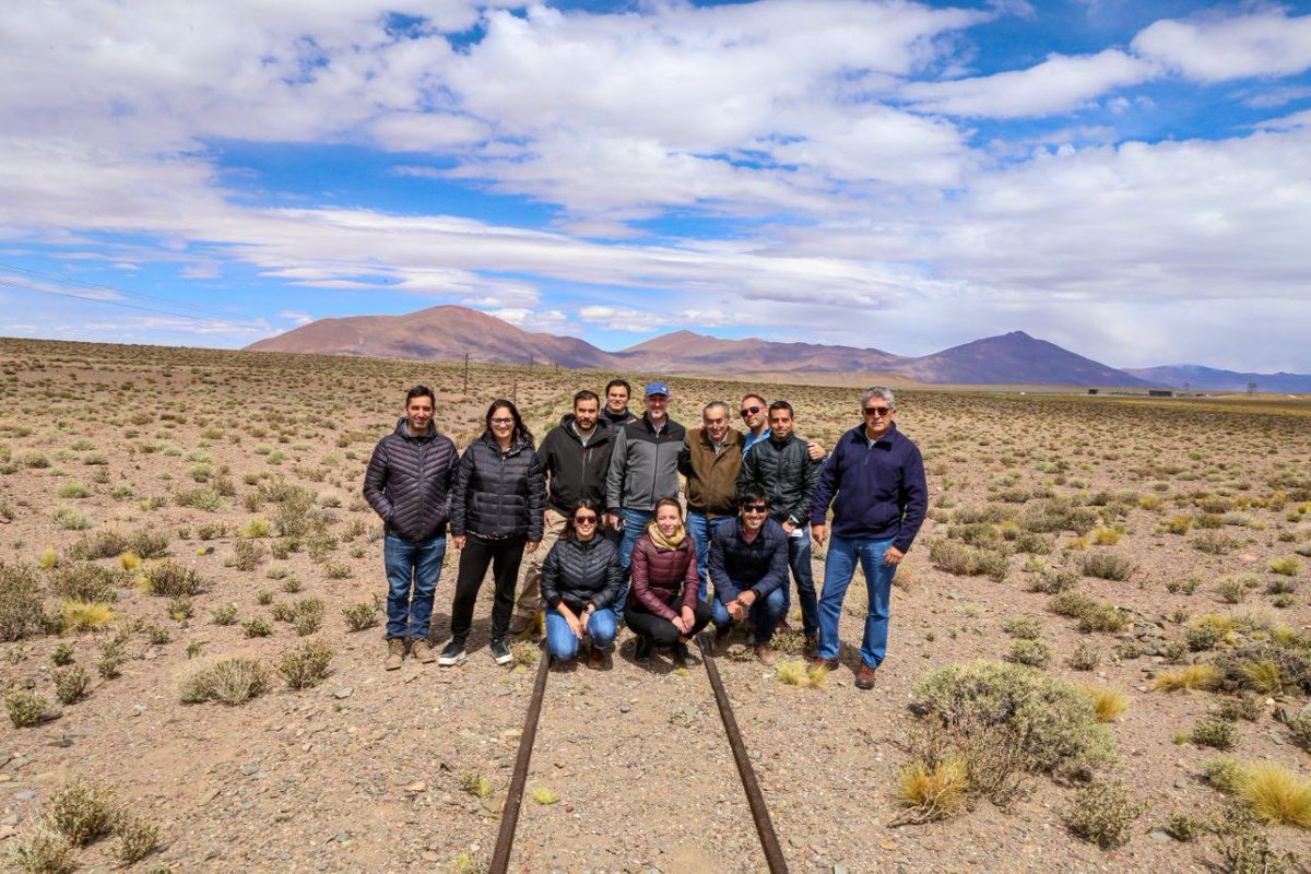 Juliloustau's tweet photo. Estuvimos en #Olacapato junto al equipo de @MdeProduccion, @TACargas y del @GobiernoSalta. Recorrimos el predio donde la provincia planifica desarrollar el Área Industrial y Logística de la Puna para ejecutar proyectos asociados a industria y desarrollo minero. https://t.co/HoQHYbo9nE