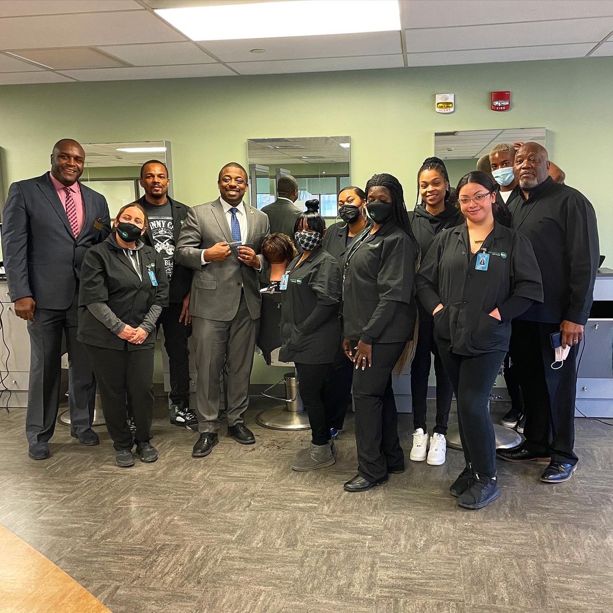 - Roundtable discussion with critical violence prevention leaders ✅⁣⁣⁣

- Lunch meeting with local electeds to brainstorm public safety solutions ✅⁣⁣⁣

- Meeting with the great students at Rochester Economic Opportunity Center ✅⁣⁣
⁣⁣
That’s my kind of Wednesday 🙌🏾