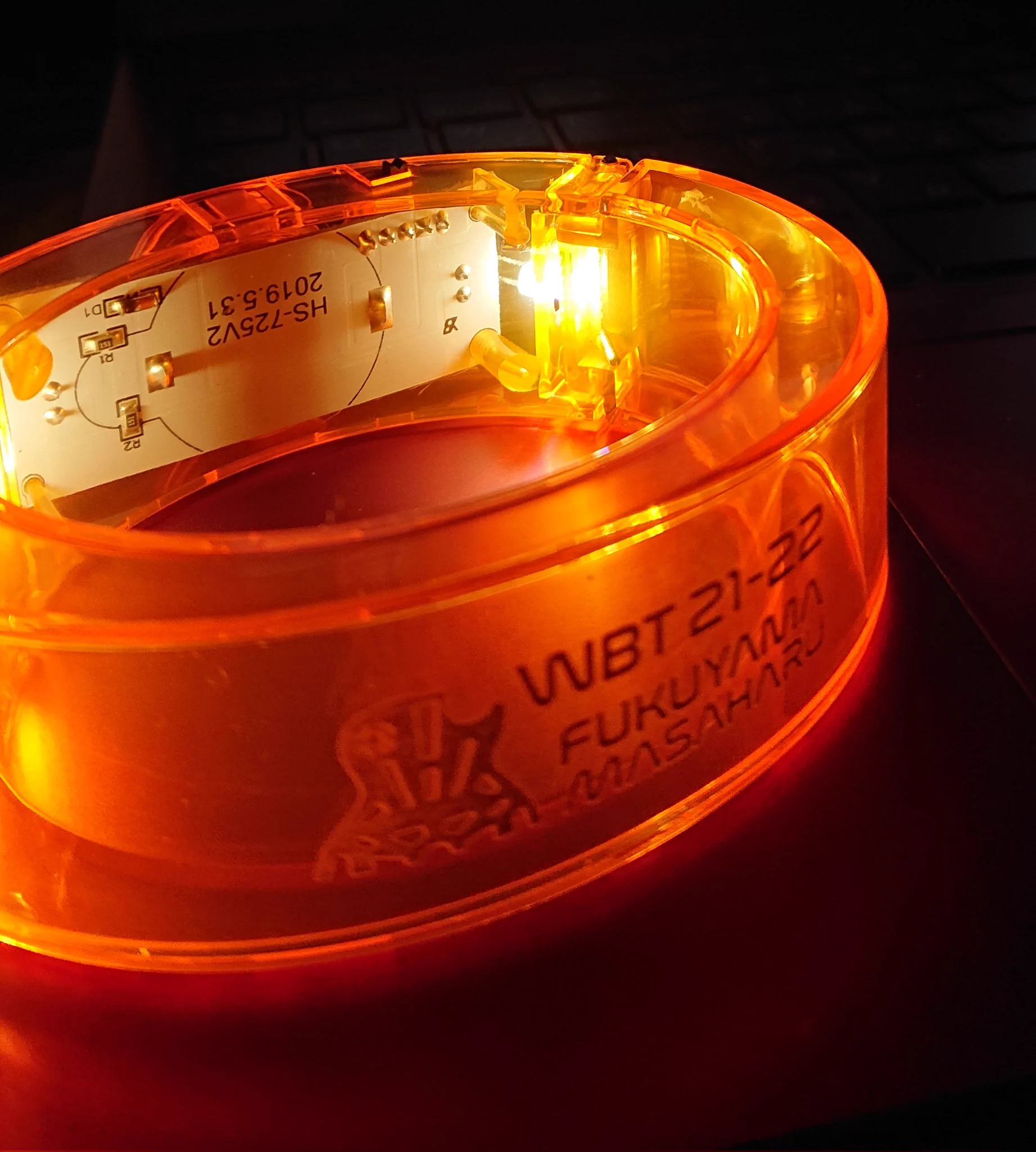 このご時世、サイリウムやペンライト等をグッズにしてるアーが増えてるので一石二鳥やね🤔 
ましゃもバングル出してます😊  