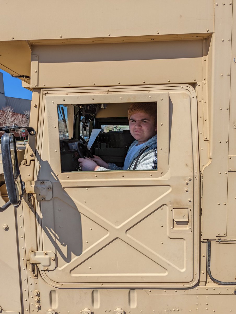 ChanthaSarah_'s tweet photo. Beautiful sunny day, impressive equipment with #ARNG 
@almahigh_school https://t.co/ET3USvXAg2