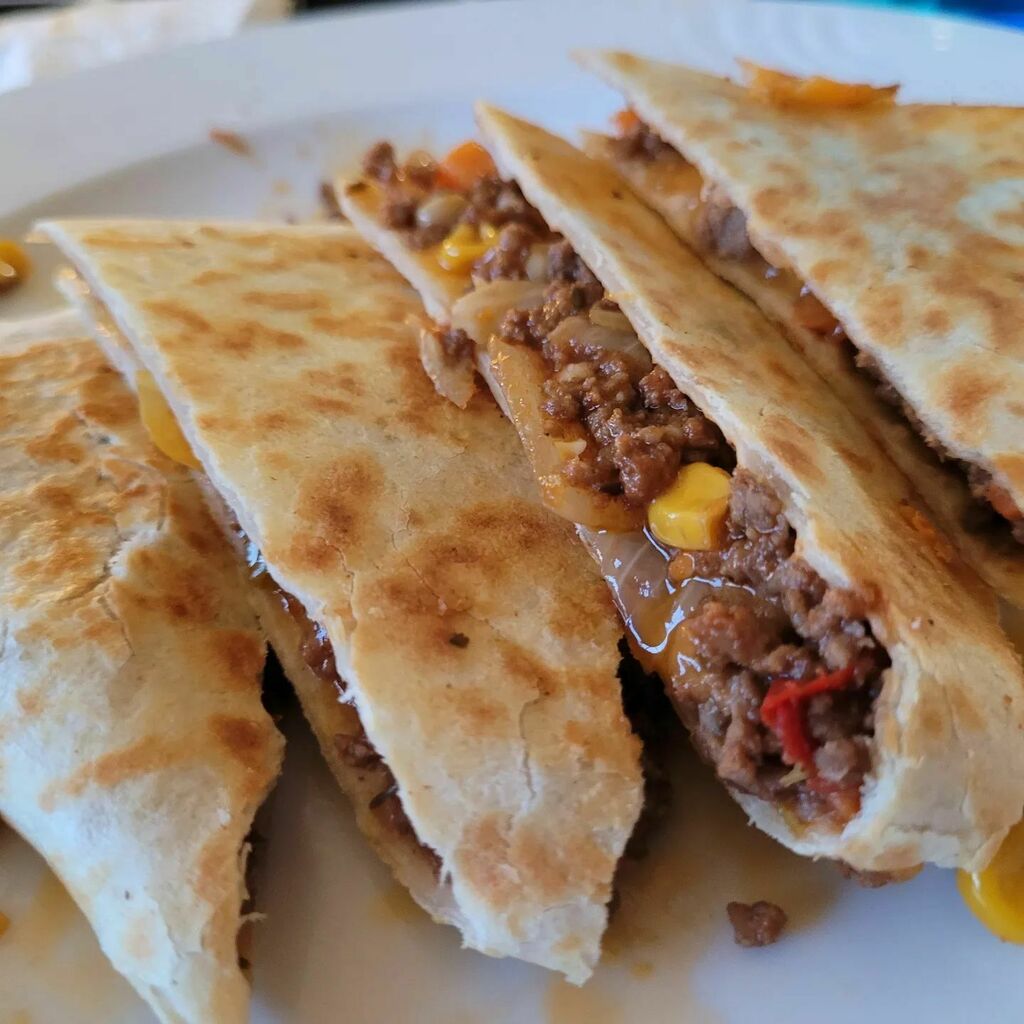 punk2jazz's tweet photo. Warm spicy quesadillas to encourage this nice warm sun

#springmeal #quesadillas #mexicanfood https://t.co/sTpVvcRvqr https://t.co/QZ4LJeZAvX