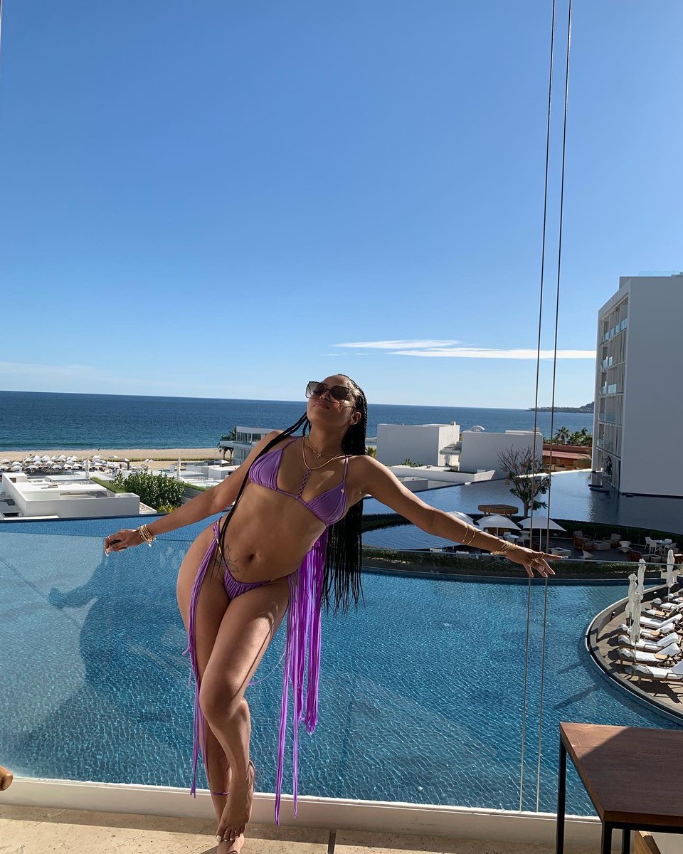 Sheohgee's tweet image. Because Twitter never gets anything ✨💜