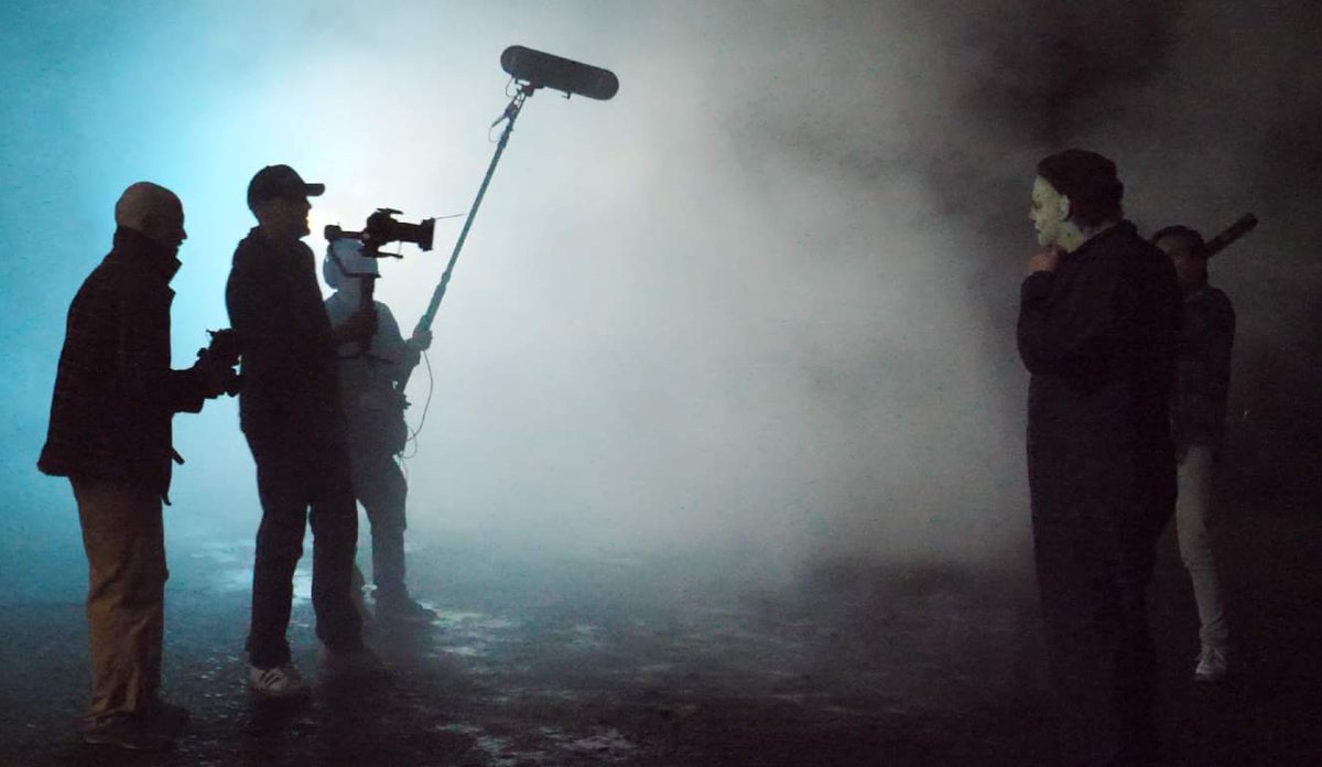 TheShapeFilm's tweet image. Another behind the scenes photo taken in between takes on our set of @TheShapeFilm #Horror #FilmTwitter #Filmmaker #Filmmaking #filmtwt #Crew #Principlephotography #Halloween2022 #Halloween #TheShape
