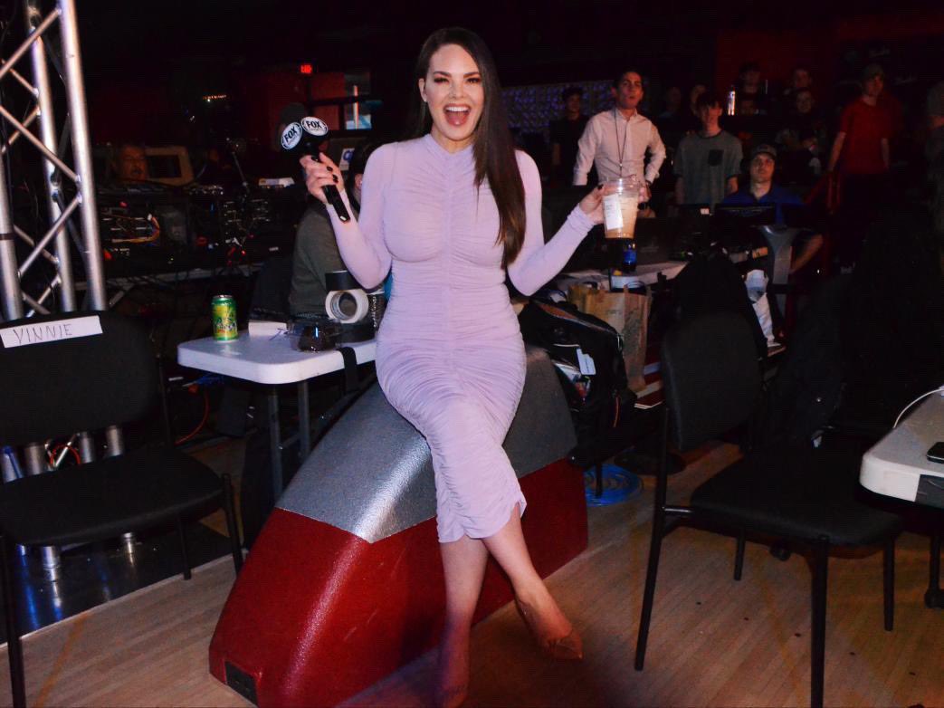 WE ARE LIVE!!!! It’s the last night for us in Wisconsin- have you enjoyed all the live coverage??!? Tune into <a href="/FS1/">FS1</a> then comment below! #SharkChampionship #WSOB2022
📷: <a href="/rickybassman/">Ricky Bassman</a>