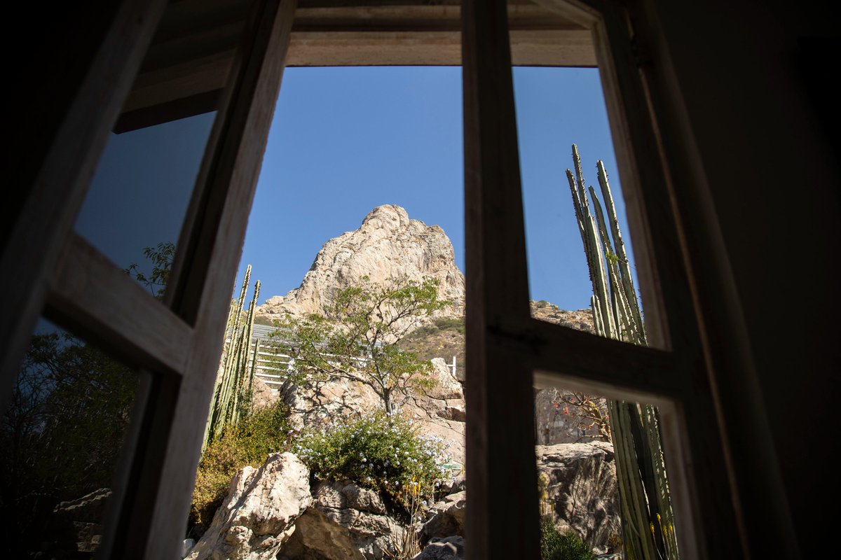 QroTravel's tweet photo. Si vas a visitar #bernal este fin de semana largo, puedes hospedarte en el Hotel de Piedra  

Un lugar espectacular a las faldas de la Peña de Bernal, donde su arquitectura vernácula te trasladará a otra época. https://t.co/P4NRriZvGF