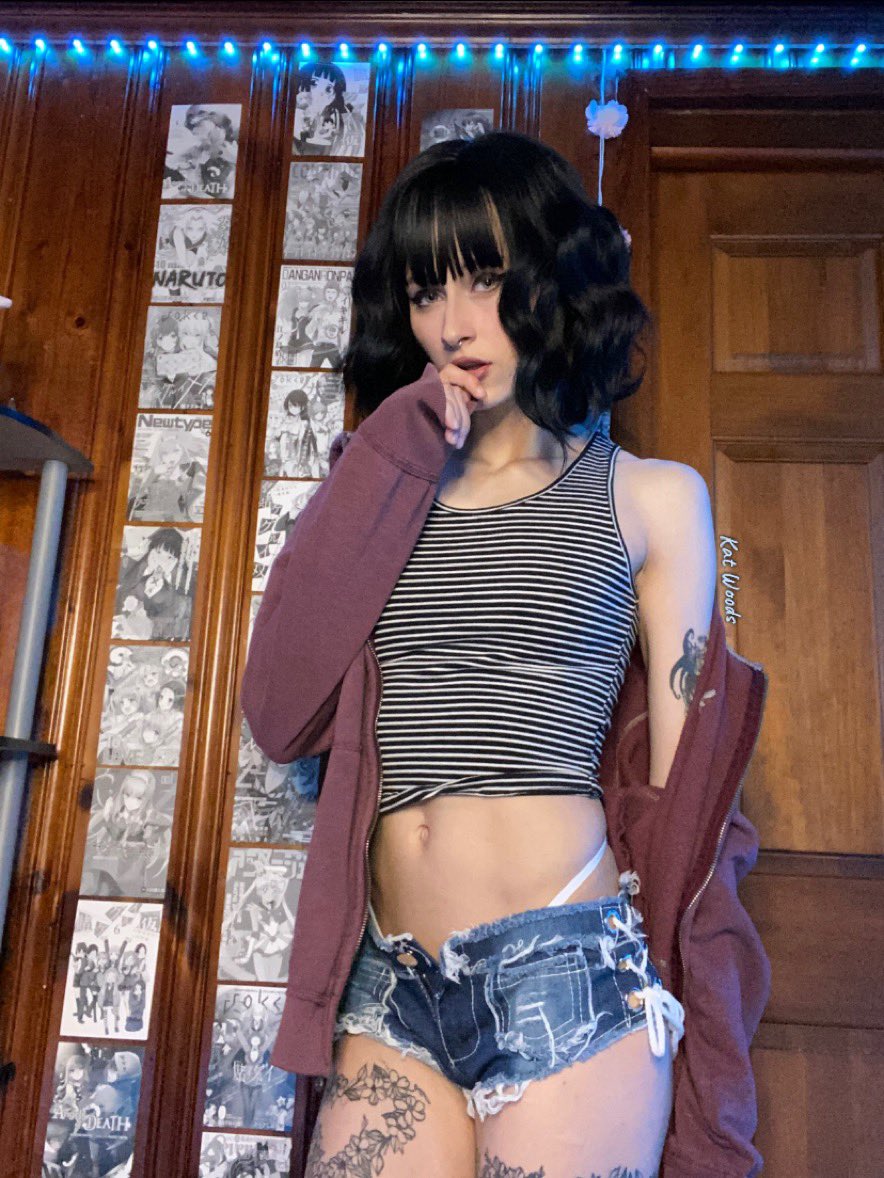 2 pic. It’s the itty bitty shorts committee! The denim is just in the way tho… Wanna rip them off me?? If we can get this post to 50 likes, I’ll post a couple uncensored pics from this set😈 https://t.co/ErkbeTjamz