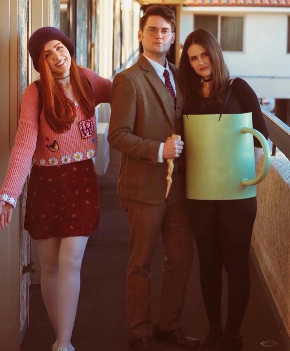 kristinnoeline's tweet photo. Homecoming Buffy & Cordy; Willow, Giles & Giles’ Green Mug; CLEM complete with kittens and poker cards in his folds; and a gender-flipped Buffy & Faith — just some of the epic costumes at #BuffyProm22, where we celebrated the 25th Anniversary at Sunnydale High. Still speechless. https://t.co/NBRjyK4uma