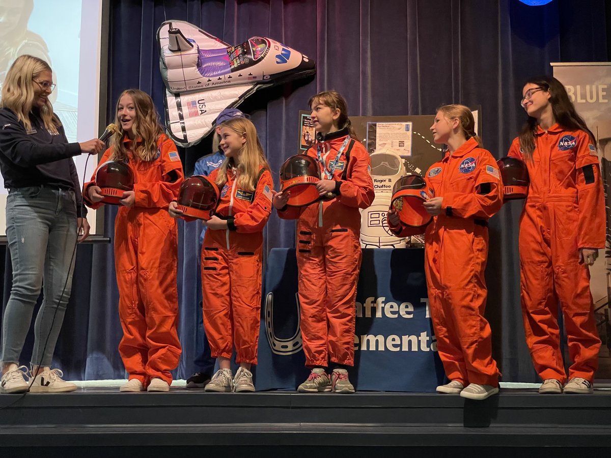 #SpaceDayDuval saw students at Chaffee Trail Elementary and across the <a href="/duvalschools/">DCPS</a> district explore the future of humans in space and design #postcardstospace which will be flown on a future <a href="/BlueOrigin/">Blue Origin</a> flight and returned to them stamped “Flown to Space.” 🚀