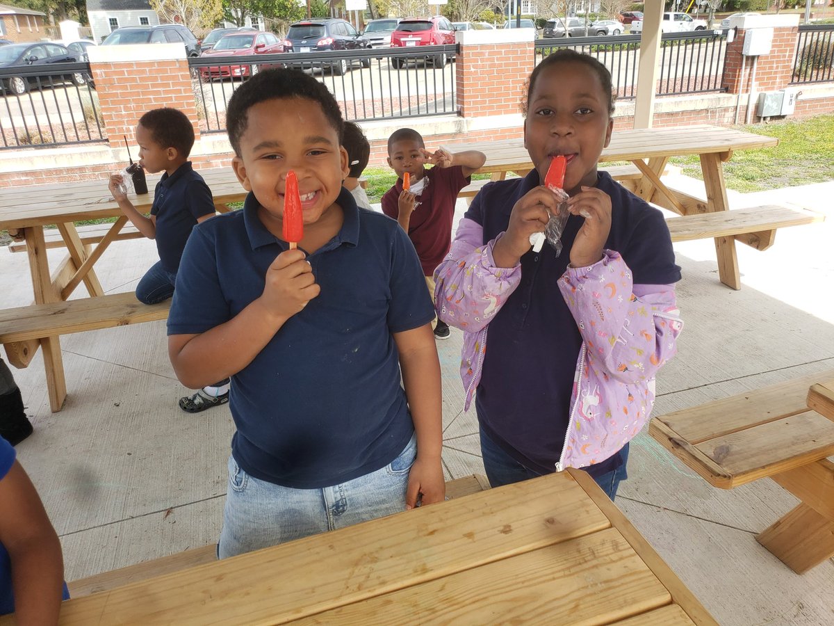C_Malahias's tweet photo. Popsicles for my #persistentpineapples they never give up!!!! What a great day in room 138 🍍🍍🍍 @SnipesAcademy https://t.co/5ZBK12GZYf