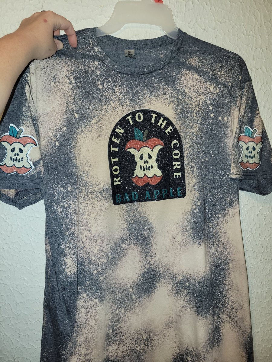 WickedlyDivin3's tweet photo. Want a customized tshirt? Hit me up .. I can add anything. I accept PayPal,  fb pay, venmo &amp; cash app.
#tumblersbyjess  #customizedtshirts https://t.co/Rig1LbI8Hl