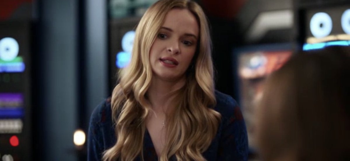 giselleb1234's tweet photo. Caitlin being a whole mood this episode😂💙#TheFlash https://t.co/lRAVMCnQGA
