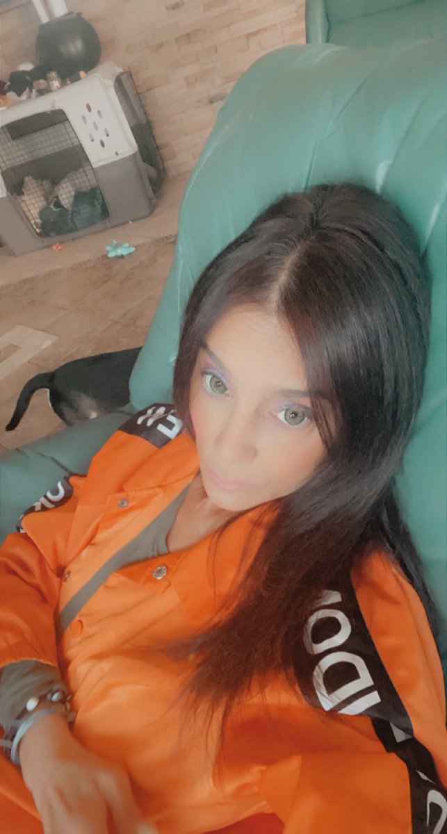 wildkholly's tweet photo. I’m m not insulin. I’m chill. #chill #Insulin #beautiful #beauty #BEFIRST #girl #Mindfulness https://t.co/VPUxxlOZ4e