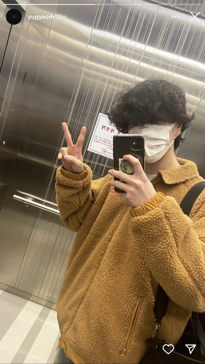 ahgasetrad's tweet photo. O CABELINHO DO YUGYEOM!!!!!! 
ele fez permanente 😍😍😍😍 https://t.co/WH5duzoycI