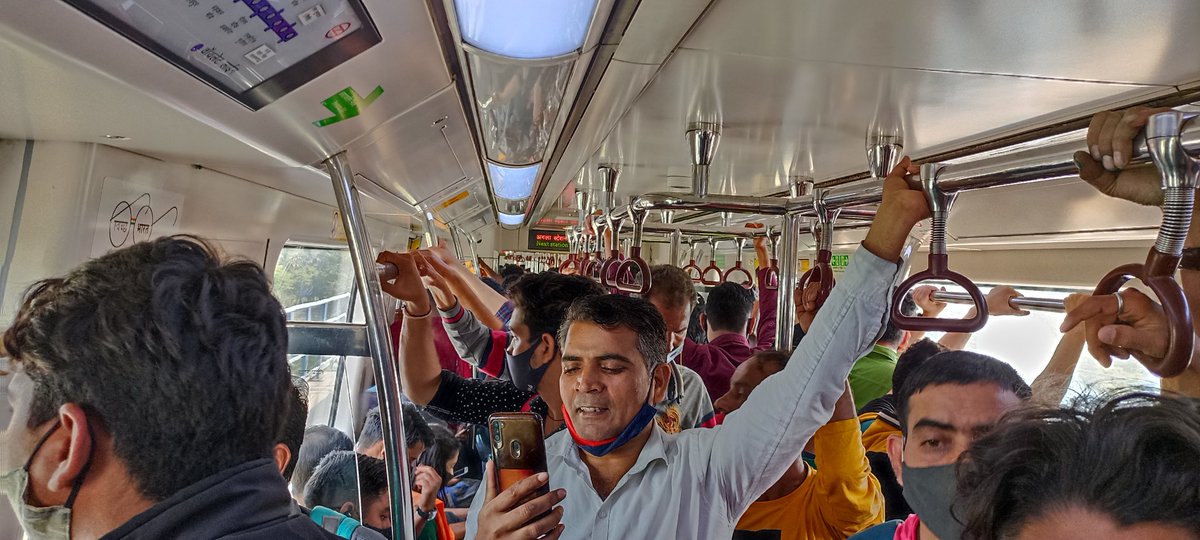 Nk_Maithil's tweet photo. @KumarNitin83 Ye hal metro ka https://t.co/L2lsyZNbdU