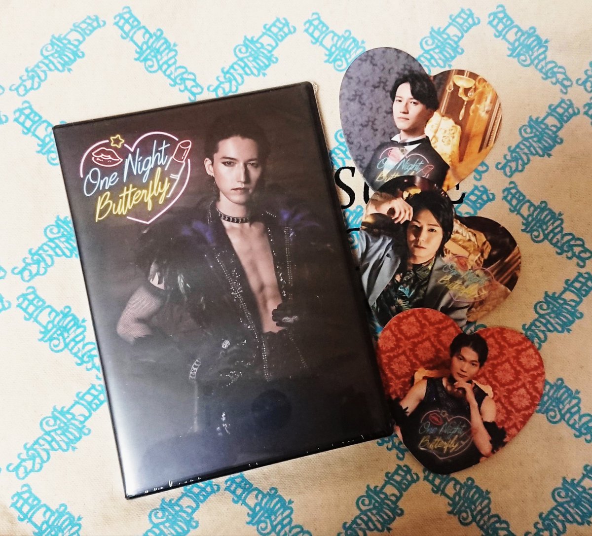prince_jt2927's tweet photo. 私にも…☺️

楽しみに待っていた「One Night Butterfly」DVDが届きました💿
One Night Dream皆さんの個性溢れる涙あり笑いありのストーリーに煌やかなバーレスクショー🦋
素敵な舞台を映像化して下さりありがとうございます❣️
また皆さんに会えます☺️

コースター…😍

#田口淳之介 #OneNightButterfly https://t.co/NVPFz13VLW