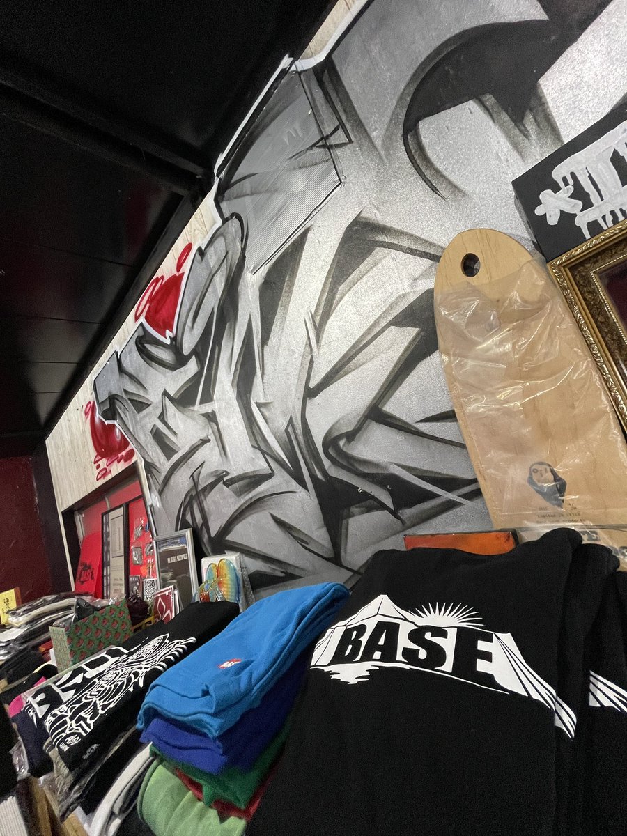 bea_dzf092's tweet photo. 地元の絶好調ショップBASE⛰🎤🔥
マチガイナイです😳
#2DC #二日市
#DZF #太宰府 https://t.co/e6XF02d3UQ