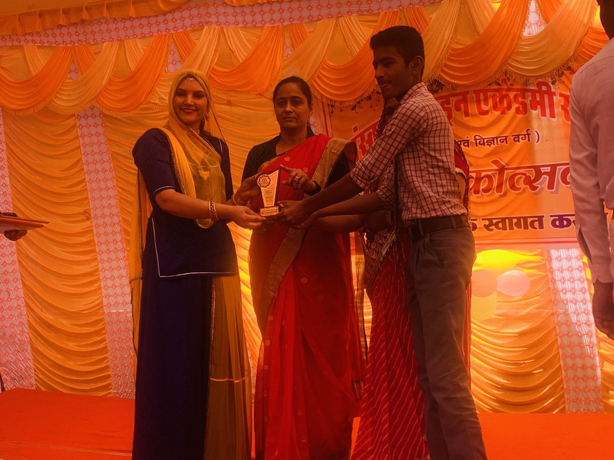 बाड़मेर शहर के इंद्रा कॉलोनी में स्थित संस्कार चिल्ड्रन एकेडमी उमावि के वार्षिकोत्सव, पुरस्कार  वितरण व पूर्व छात्र सम्मान समारोह में  शिरकत कर विद्यार्थियों को आशीर्वाद प्रदान  किया । स्वागत सत्कार ओर मान सम्मान देने पर विधालय परिवार का आभार अभिवादन ॥
#Barmer #IndraColony