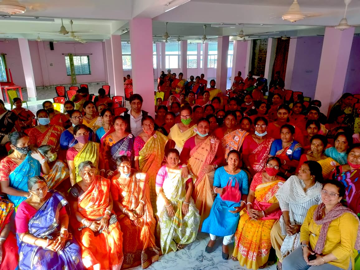 On the eve of #Holi  had the honor of joining Women leaders frm 100 panchayats of North 24 Paragns, West Bengal in their celebrations for - securing equal & better wage, #MGNREGA JobCards #SocialSecurity & 
mobilising thousands of women workers for #feministfutures
