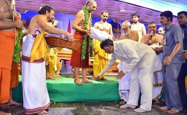 FOB9nw7agAAlH4s?format=jpg&name=small