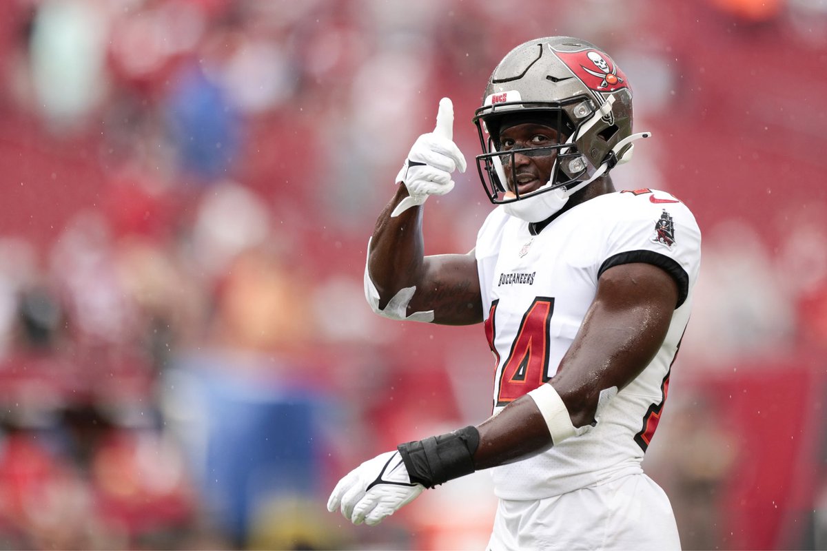 BucsOutline's tweet photo. #Bucs and WR Chris Godwin finally reach deal 3 year $60mil avoiding the franchise tag!! Well deserved CG!! https://t.co/D2vahQ7pU4