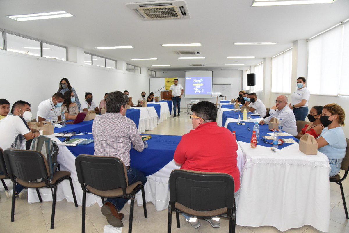ICETEX's tweet photo. El presidente del #ICETEX, Manuel Acevedo, se reunió hoy en @upbmonteria con rectores de las IES de #Montería y #Sincelejo con quienes socializó el proceso de transformación de la entidad.

¡Nos unimos y lo logramos: #ICETEXcambióParaTi!

#SúmatealaTransformación https://t.co/J4kGiT6L1A