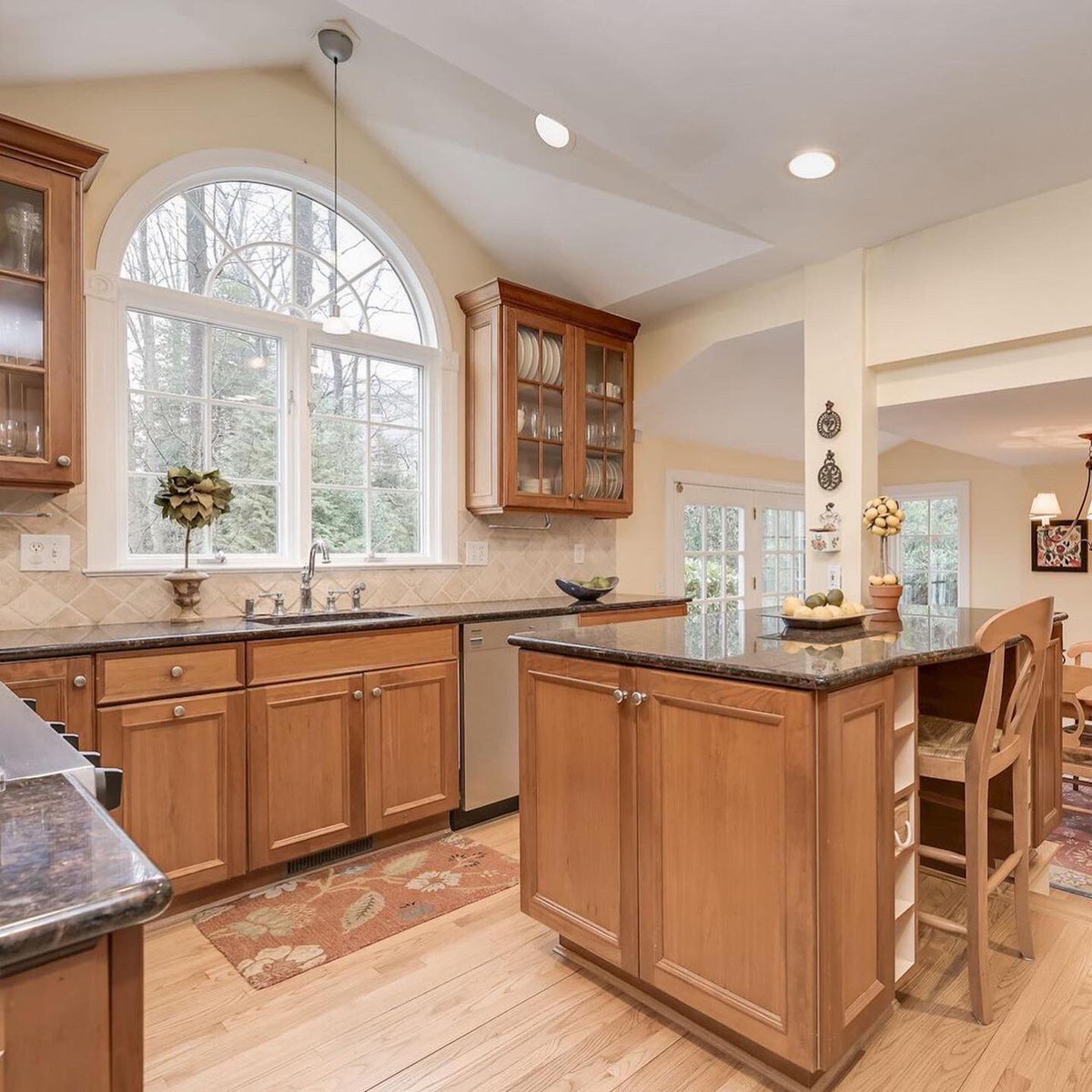 MegandAlison's tweet photo. #JustListed in #GlenPark!! ✨
Elegant 4 BD/3.5 BA #Colonial artfully reimagined by #CaseDesignBuild. Featured in #BethesdaMagazine, #BetterHomesandGardens and the Washington Post Real Estate Guide. $899,000.
#realestaterefined #dcrealestate #mdrealestate #wfpagents #itsyourmove https://t.co/UyG1RWTV8z