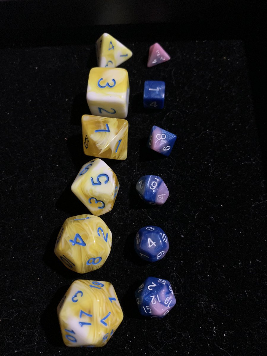 thetruepamphlet's tweet photo. I fucked up and accidentally ordered myself some very tiny dice https://t.co/ckIGeKMRmA